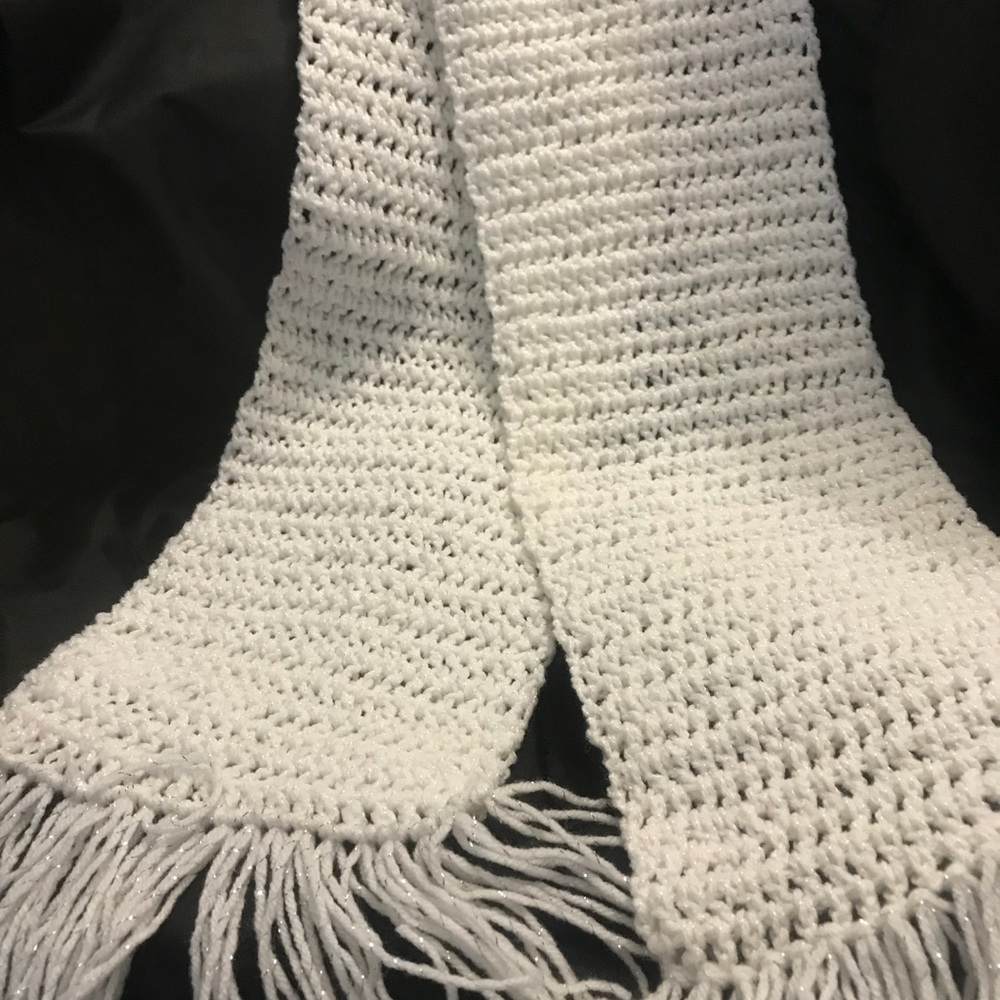 Handmade white crochet scarf - Picture 3 of 5